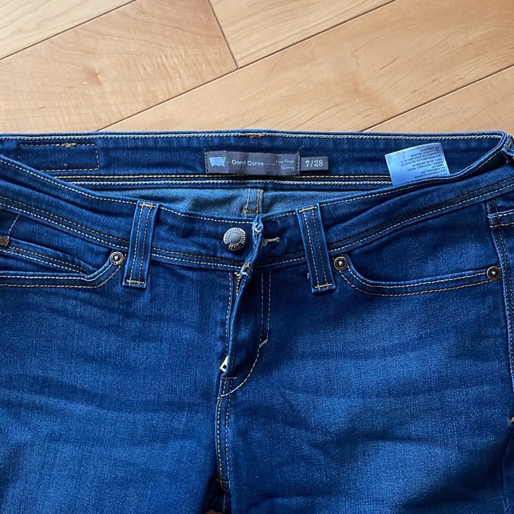 Levis Jeans - Picture 3 of 4
